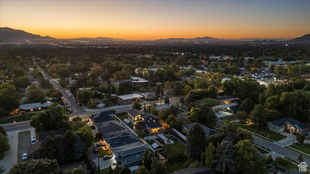 Aerial view with a mountain view