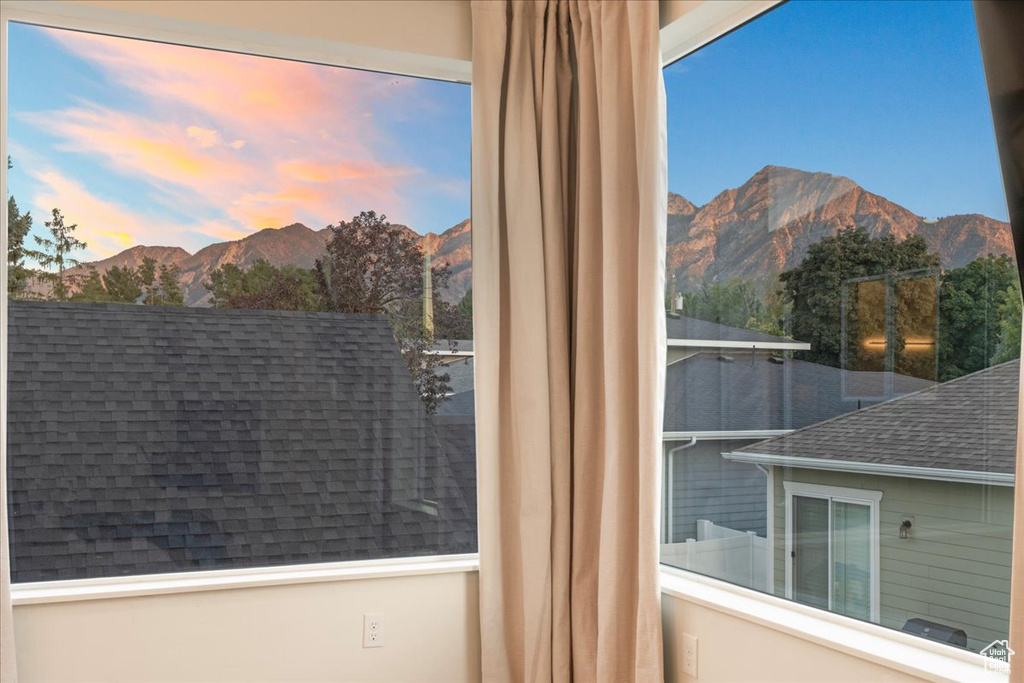 Interior details featuring a mountain view