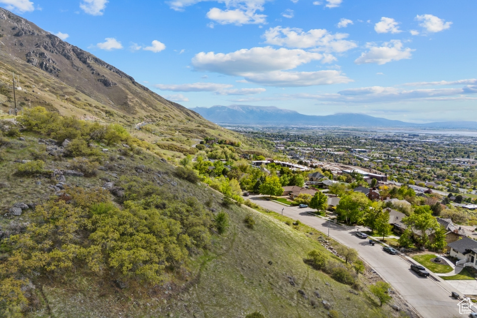 Aerial view with a mountain view
