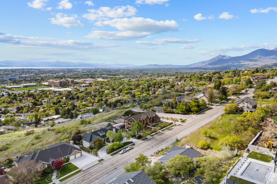 Bird's eye view featuring a residential view and a mountain view