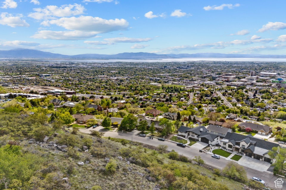 Bird's eye view featuring a mountain view and a residential view