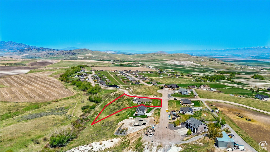 Aerial view of property and surrounding area with property parcel outlined and mountains