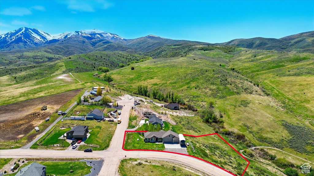 Aerial overview of property's location featuring property boundaries highlighted and mountains