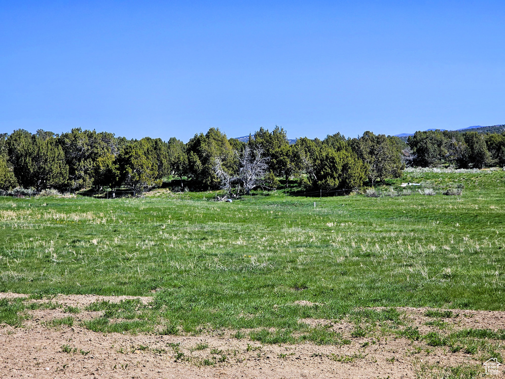 View of yard with a view of countryside