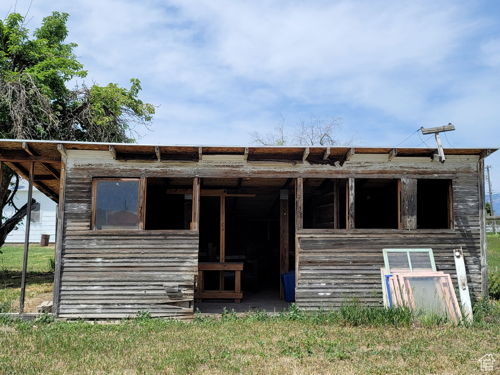 View of front of property with an exterior structure and an outdoor structure