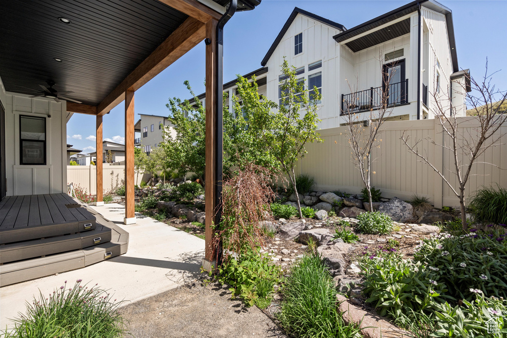 View of patio / terrace with ceiling fan and fence