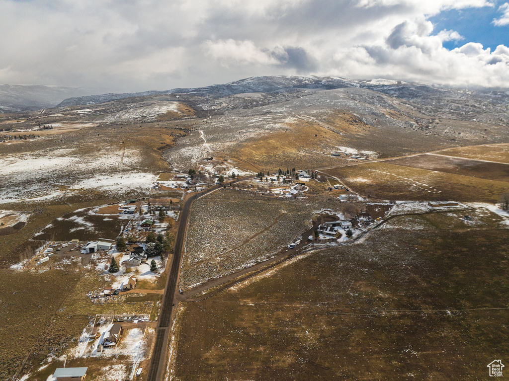 Aerial view with a mountain view