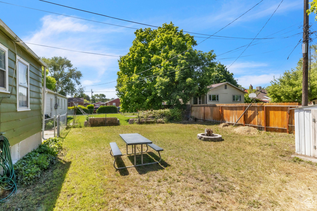 View of yard featuring an outdoor fire pit