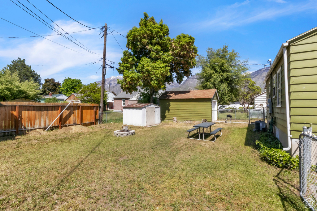 View of yard with cooling unit