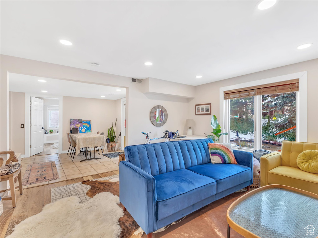 Living area featuring recessed lighting, visible vents, baseboards, and wood finished floors
