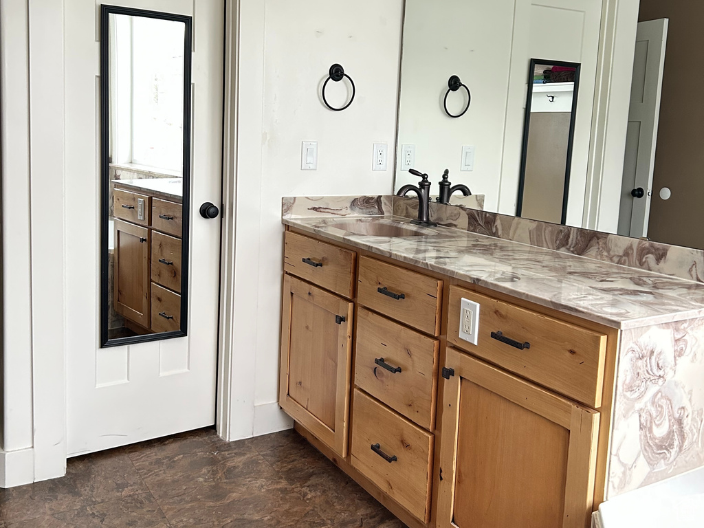 Full bathroom with a textured ceiling and vanity
