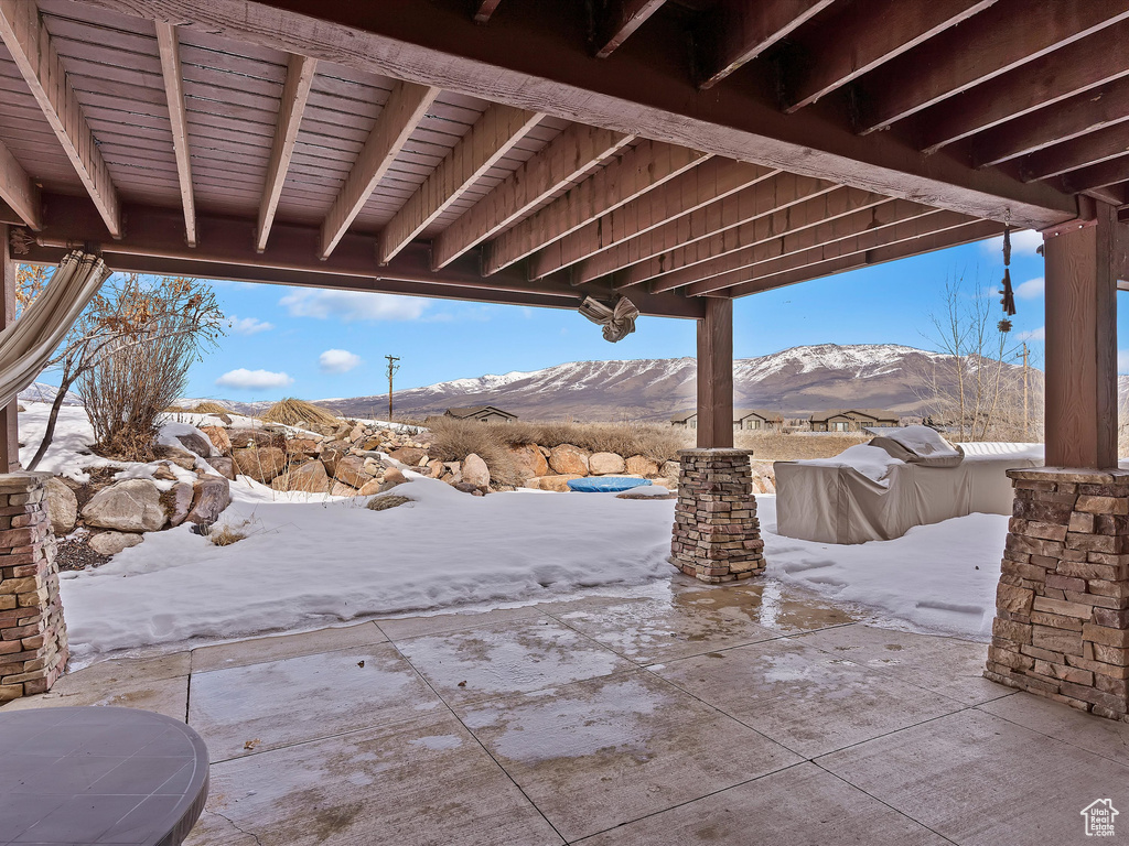 View of patio / terrace featuring a mountain view