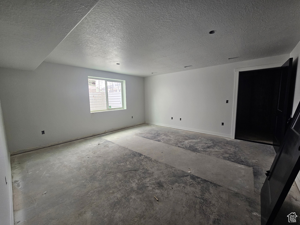 Spare room featuring a textured ceiling