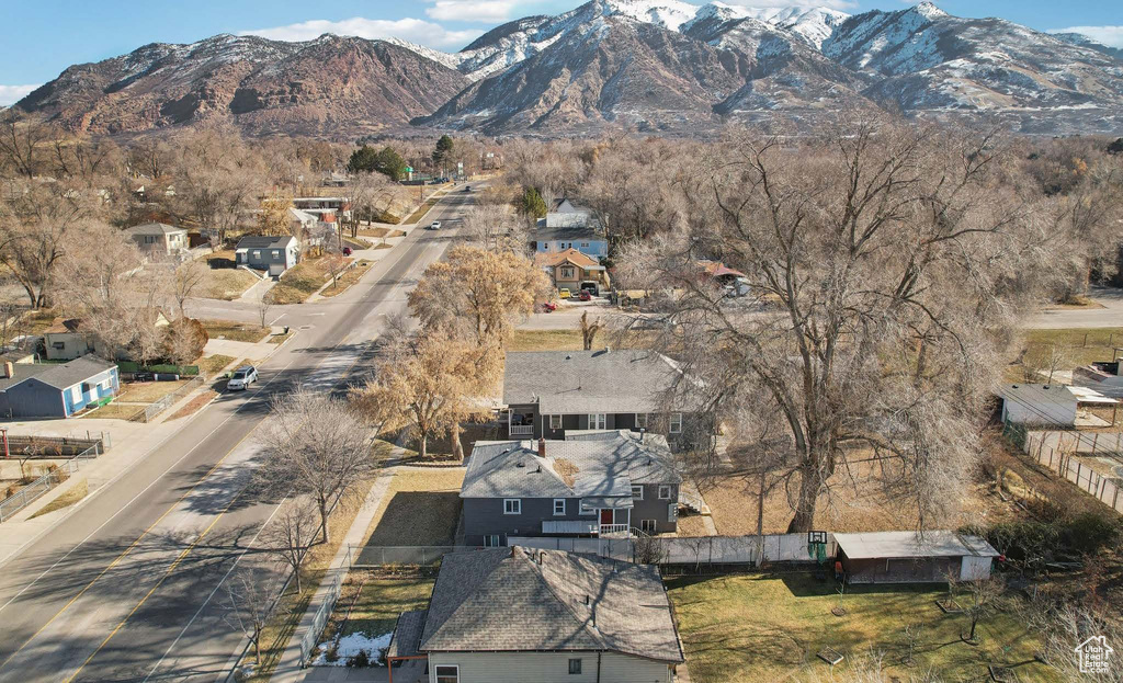 Bird's eye view featuring a residential view and a mountain view