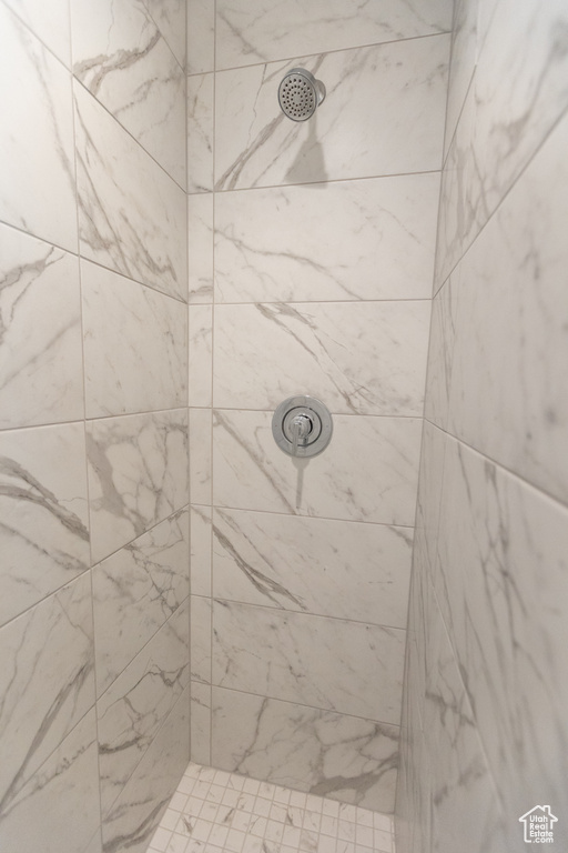 Bathroom featuring tiled shower
