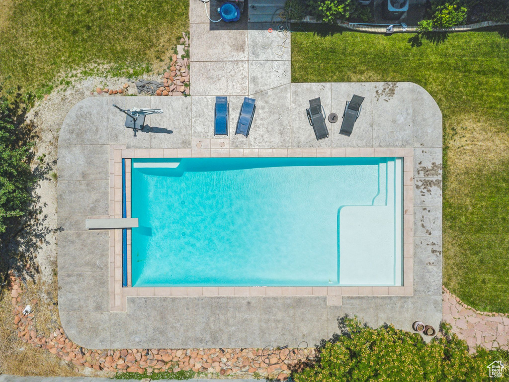 Bird\'s eye view of a pool area