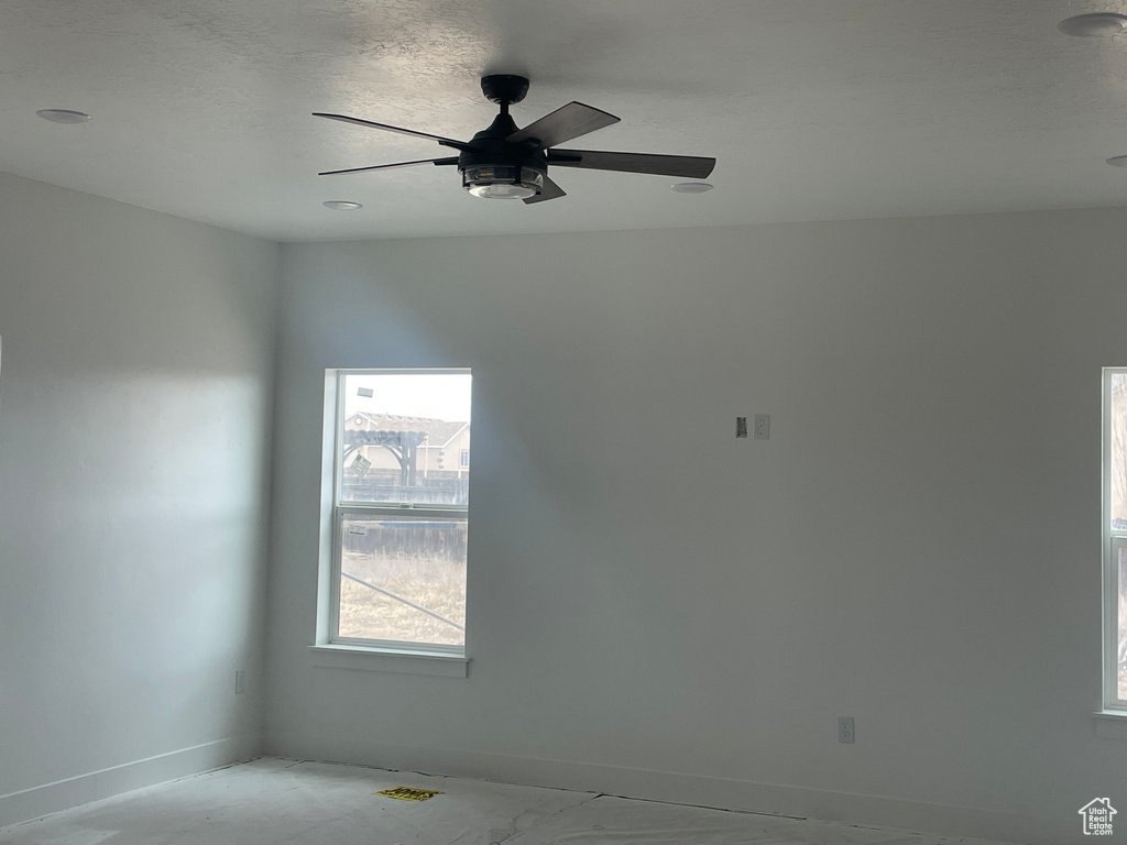 Unfurnished room with baseboards and ceiling fan