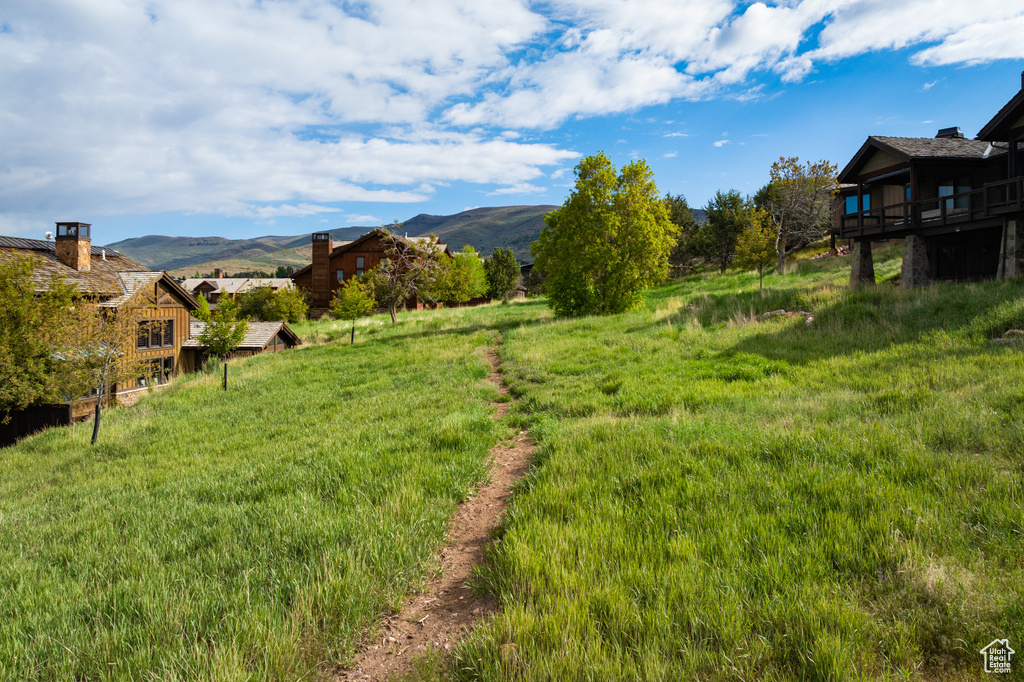 View of yard featuring a mountain view