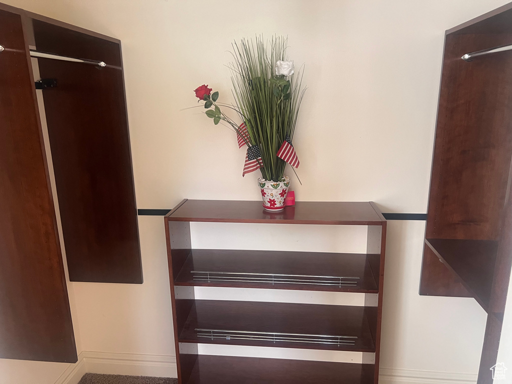 Detailed view of baseboards