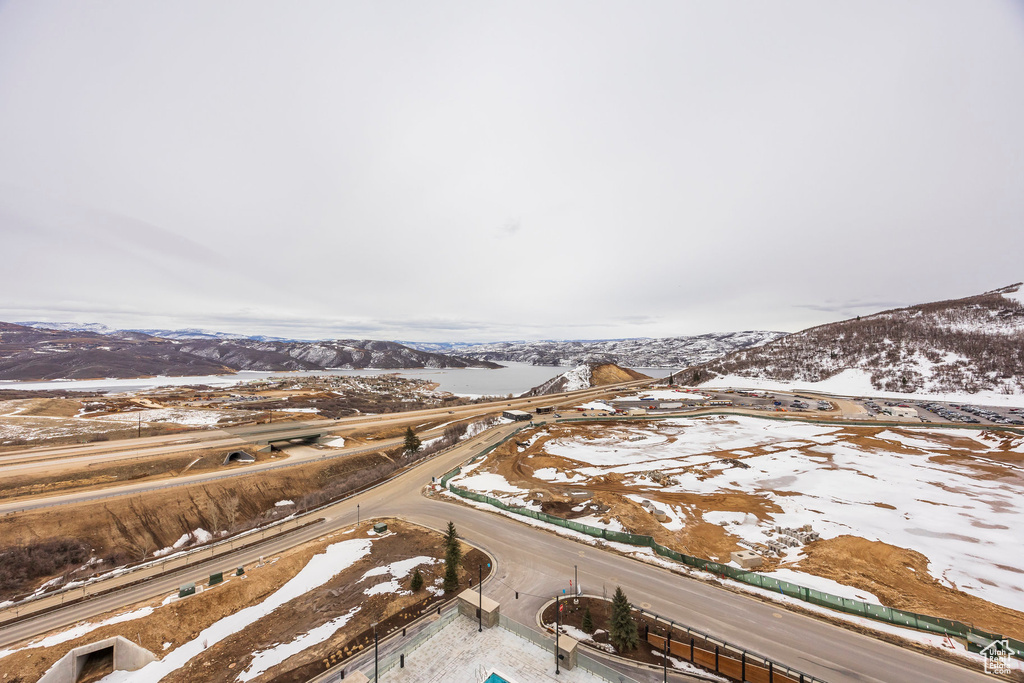 Snowy aerial view with a mountain view