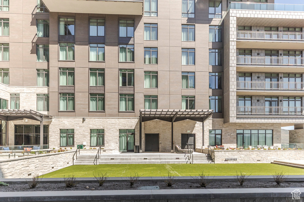 View of apartment building / complex