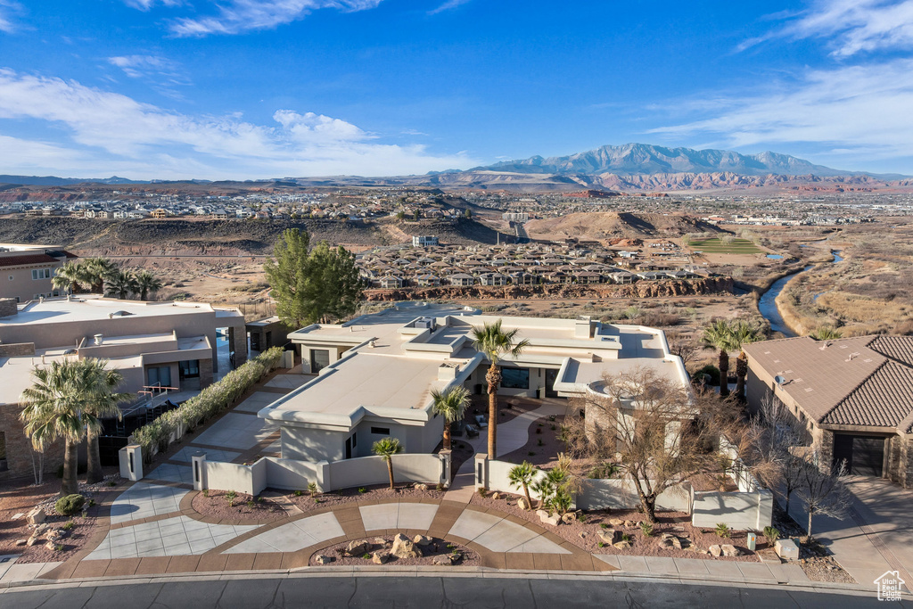 Bird's eye view with a mountain view
