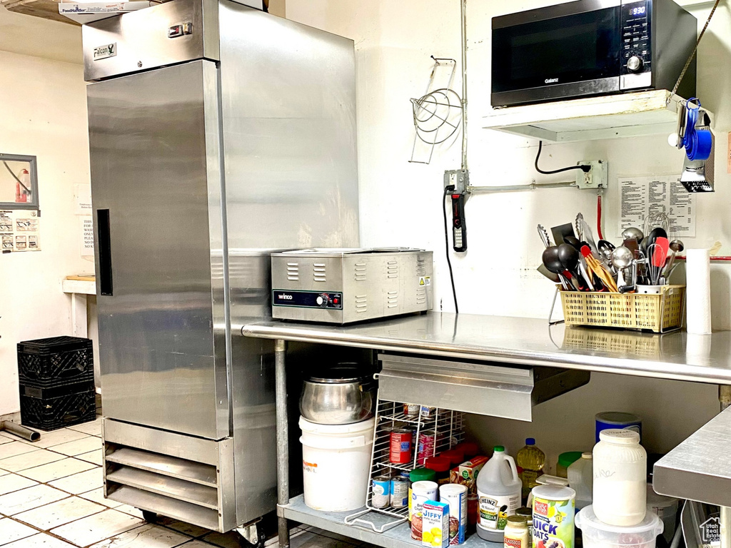Kitchen with appliances with stainless steel finishes
