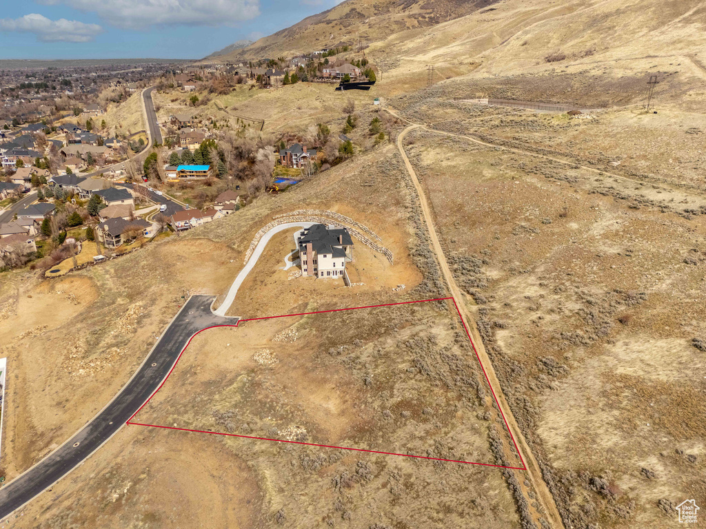 Aerial view with a mountain view