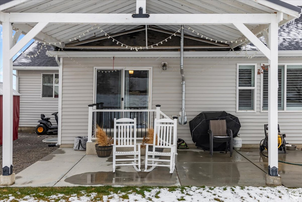 View of patio / terrace with area for grilling
