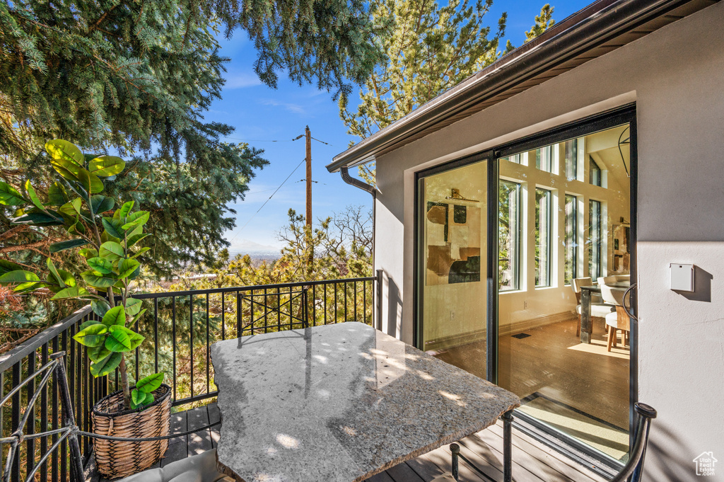 Balcony featuring outdoor dining area