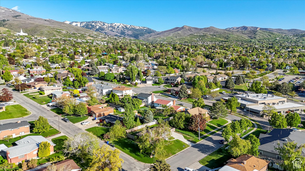 Bird's eye view featuring a mountain view and a residential view