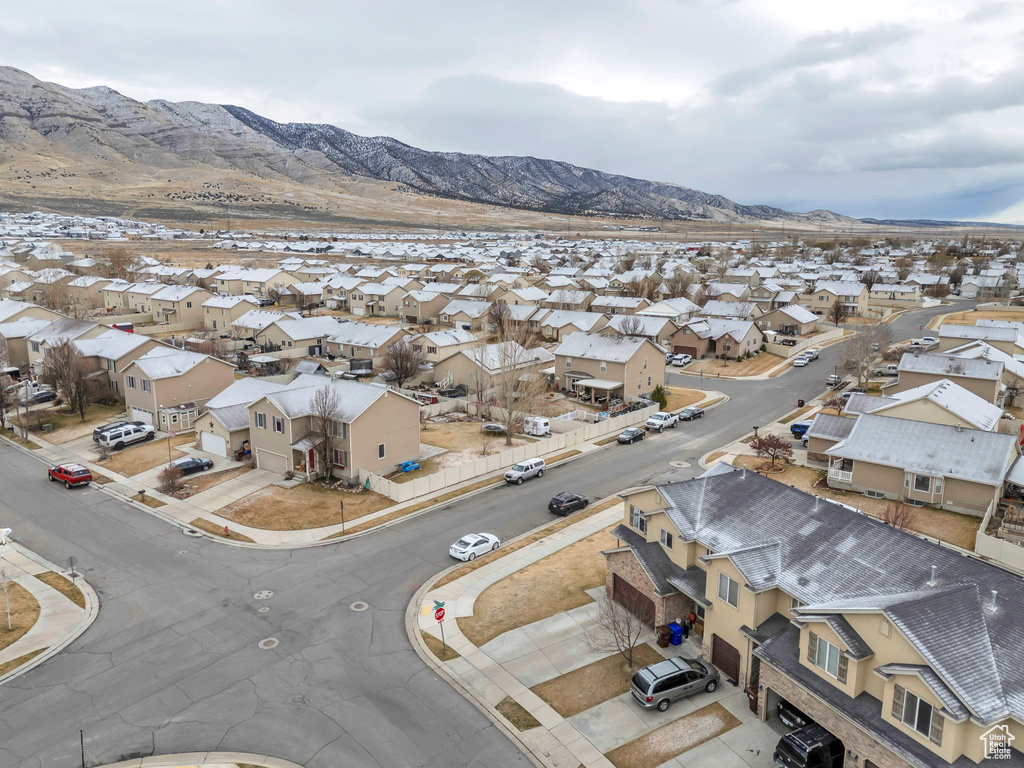 Bird's eye view featuring a residential view and a mountain view