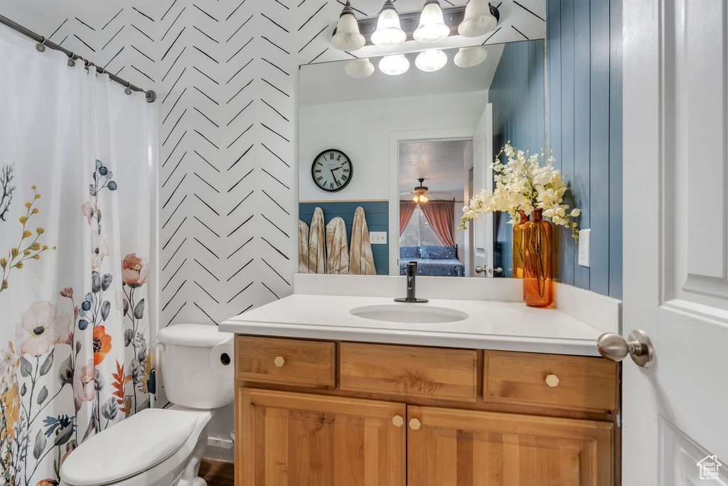 Full bath featuring toilet, vanity, connected bathroom, and a ceiling fan