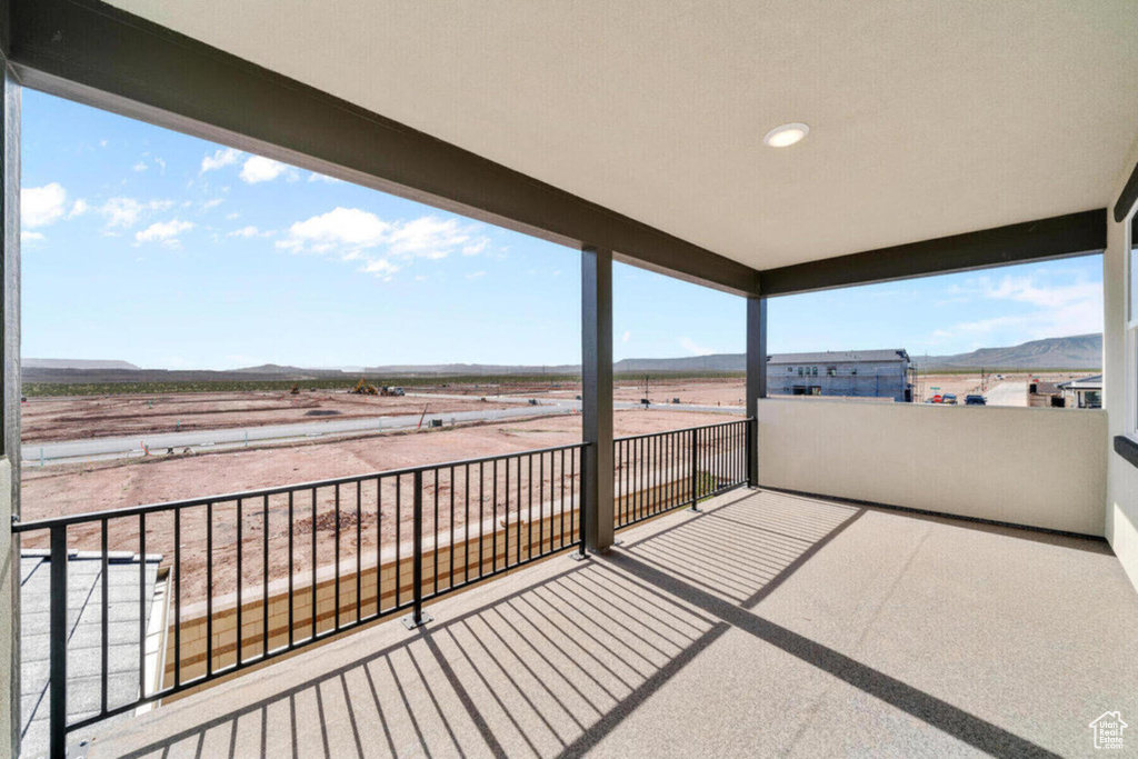Balcony featuring a mountain view
