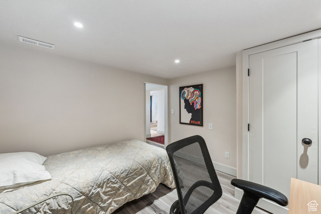 Bedroom with visible vents, recessed lighting, baseboards, and wood finished floors