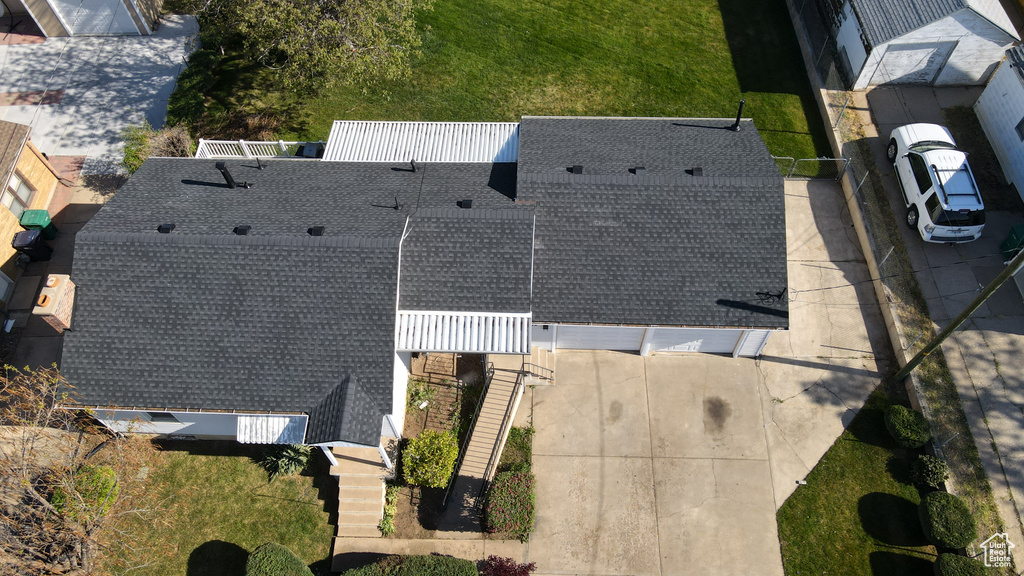 Birds eye view of property