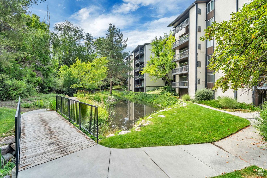 Surrounding community with a yard