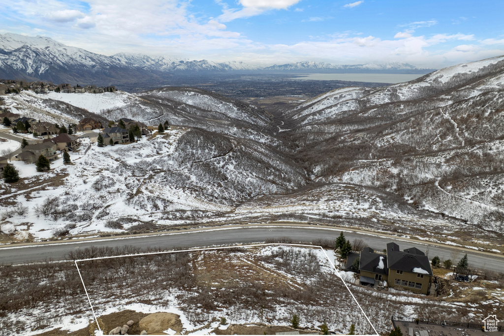Snowy aerial view with a mountain view