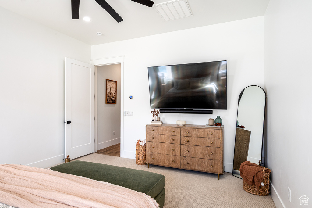 Bedroom featuring visible vents, light carpet, baseboards, and ceiling fan