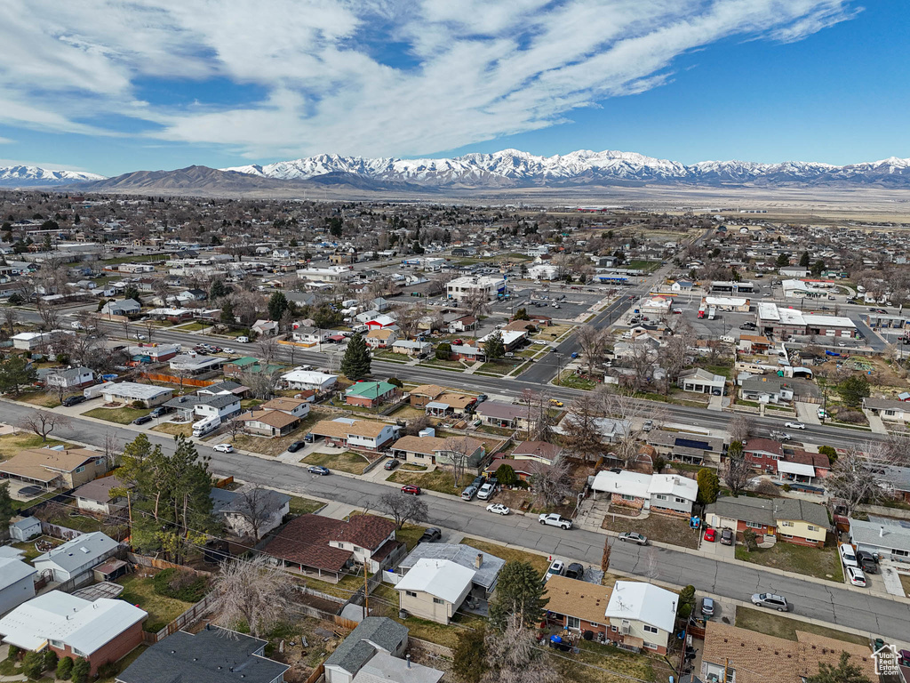 Drone / aerial view featuring a mountain view