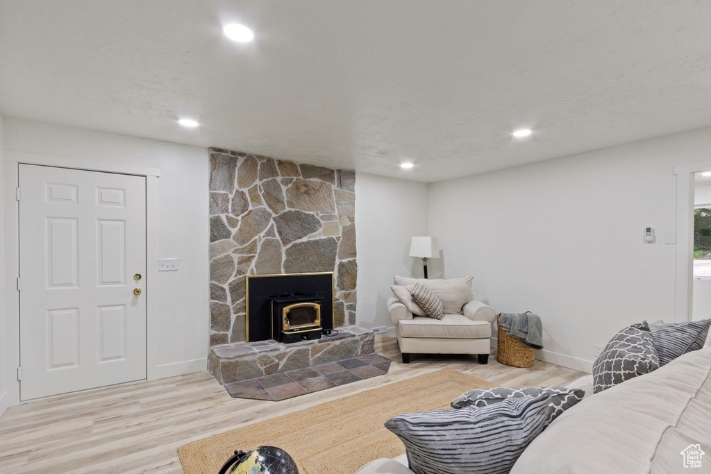 Living room with recessed lighting, wood finished floors, and baseboards