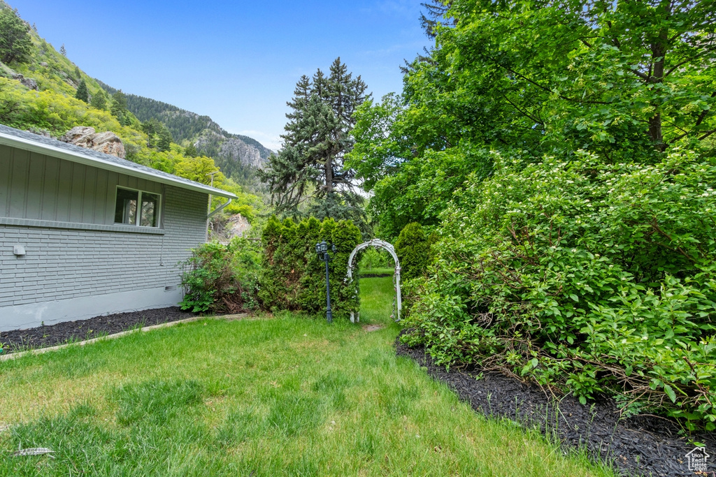 View of yard featuring a mountain view