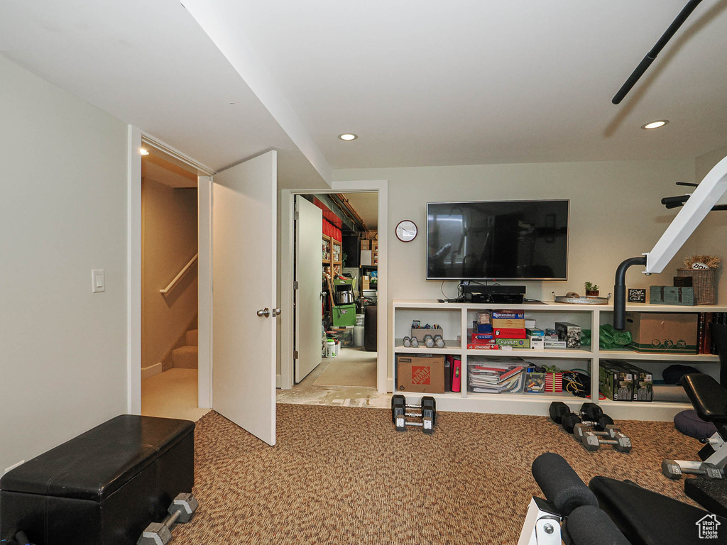 Exercise room featuring recessed lighting and carpet floors