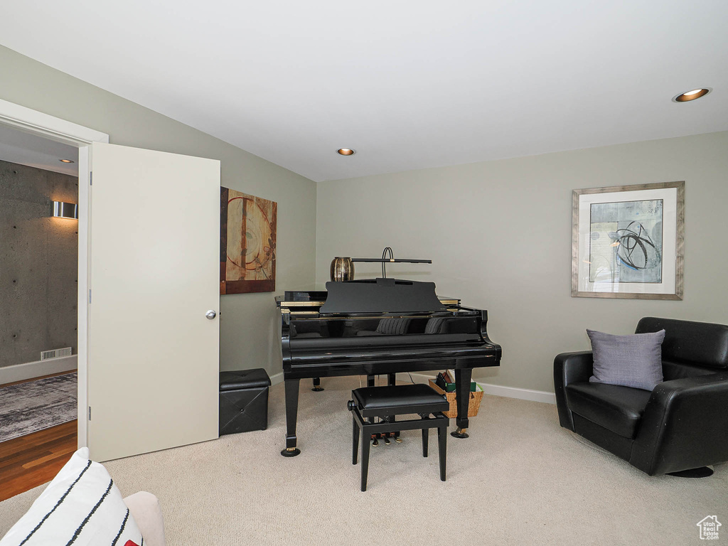 Sitting room with recessed lighting, visible vents, baseboards, and carpet