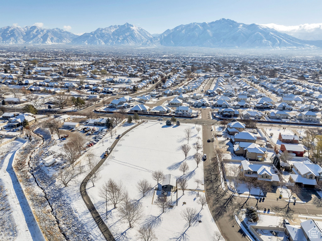 Bird\'s eye view with a residential view and a mountain view