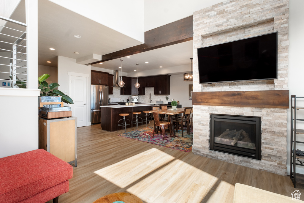 Living area featuring light wood-style floors, a fireplace, and recessed lighting