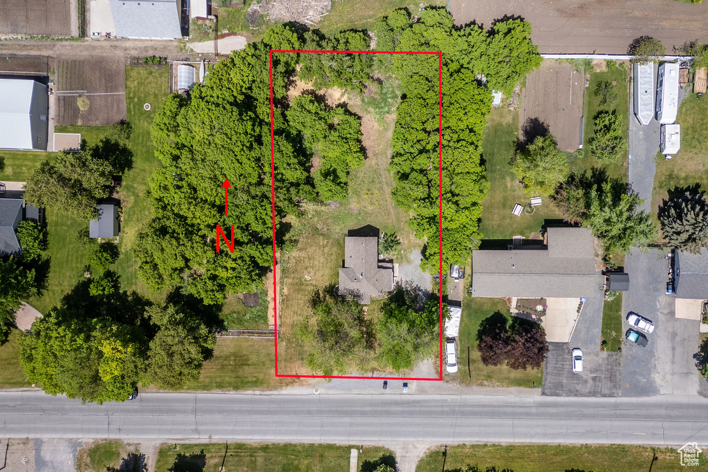 Aerial overview of property\\\'s location featuring property boundaries highlighted