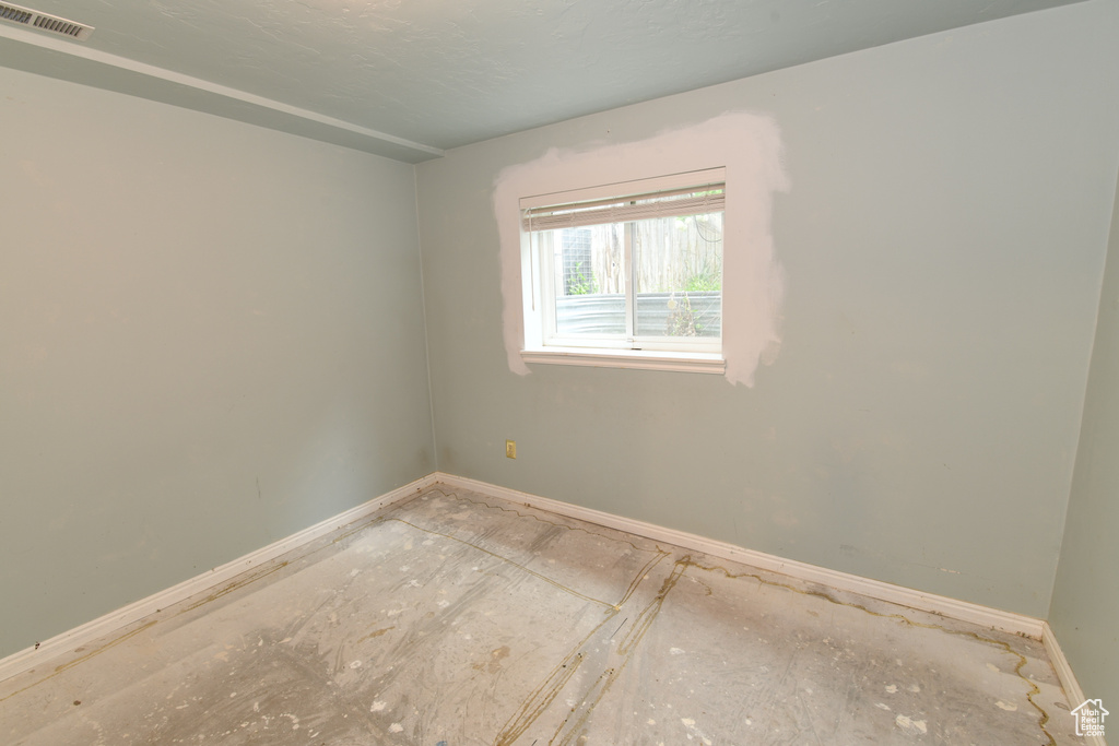 Empty room featuring baseboards