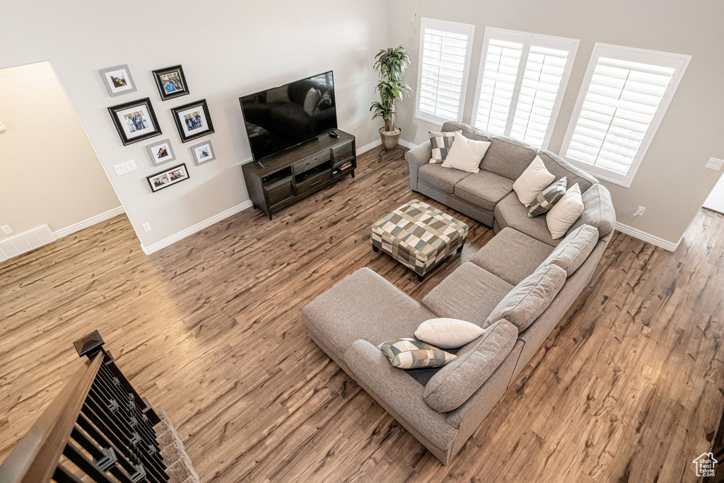 Living area with visible vents, baseboards, and wood finished floors