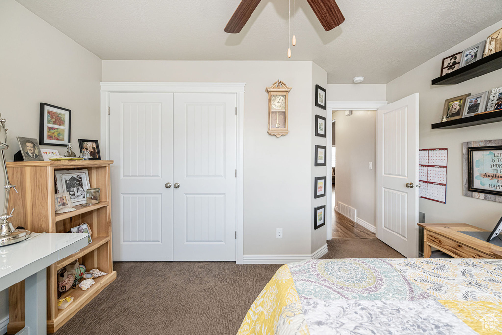 Bedroom featuring a ceiling fan, visible vents, baseboards, a closet, and carpet flooring